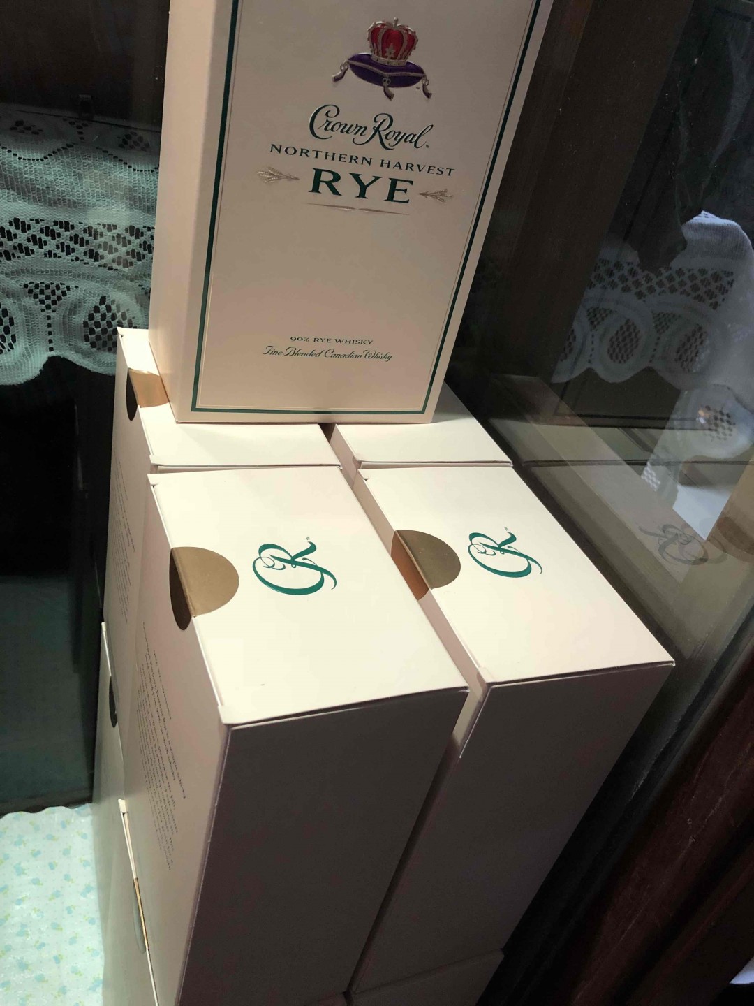 經過看到這酒就懷念了那香氣😍 就買下來預備過節普飲了，真價廉物美😍👍👍👍先放在一角