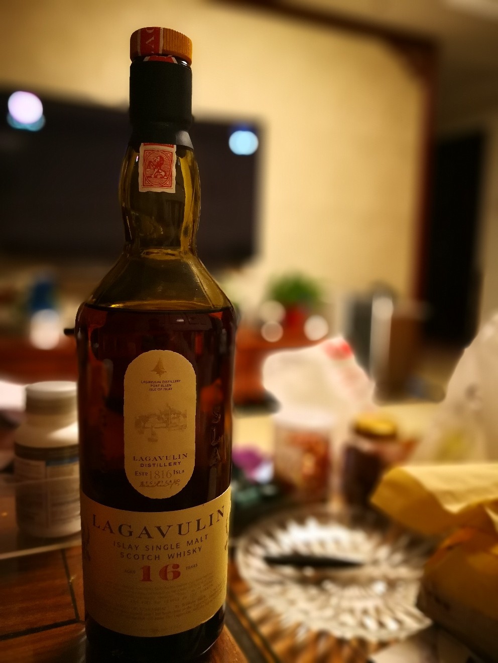 庆祝新年，开瓶新酒