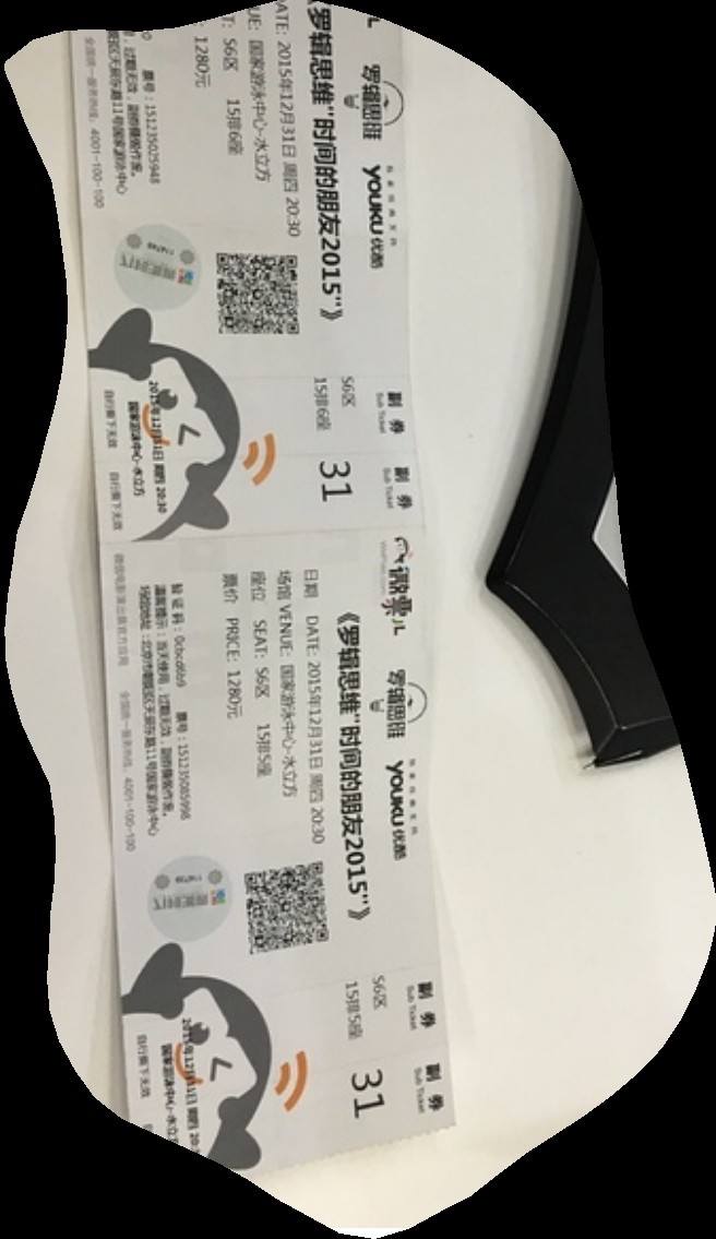 庆祝新年，开瓶新酒