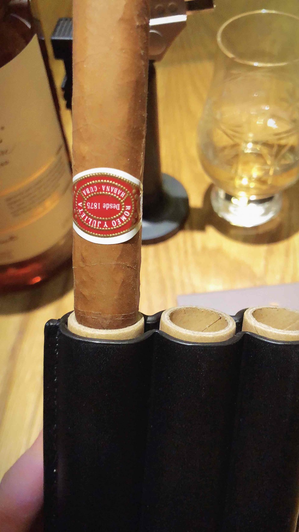 买了雪茄，根本放不进去～～ 我讨厌赠品！ 😂