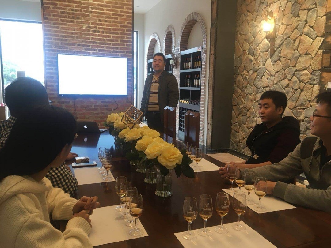 用一只酒让2017随风