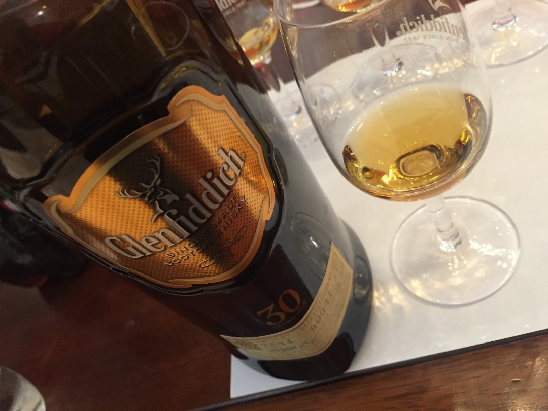 用一只酒让2017随风