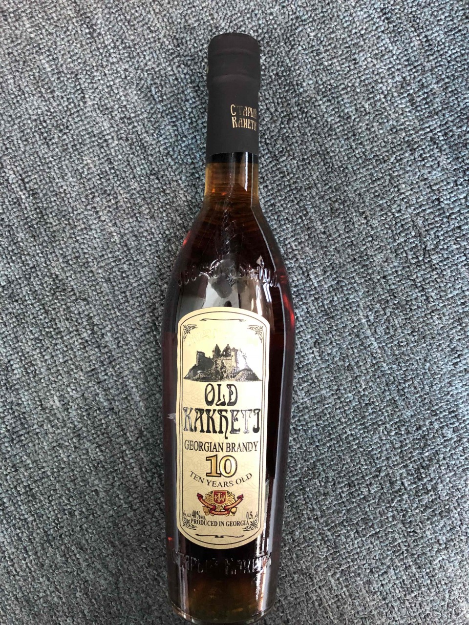 之前有朋友带了两箱这种白兰地，不好喝，一直放着。