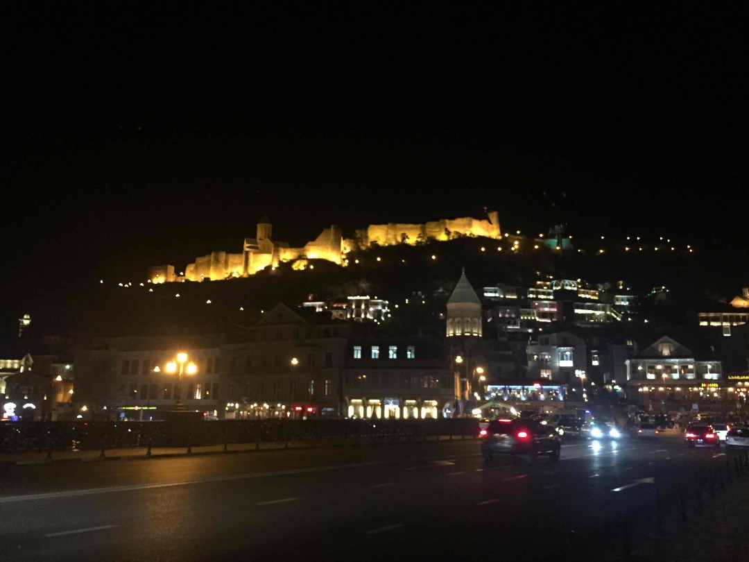 雪莉又见雪莉，夜幕下的第比利斯