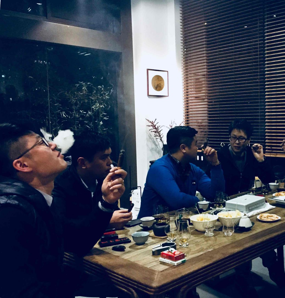夜后邀明月，诗酒迎朝霞！