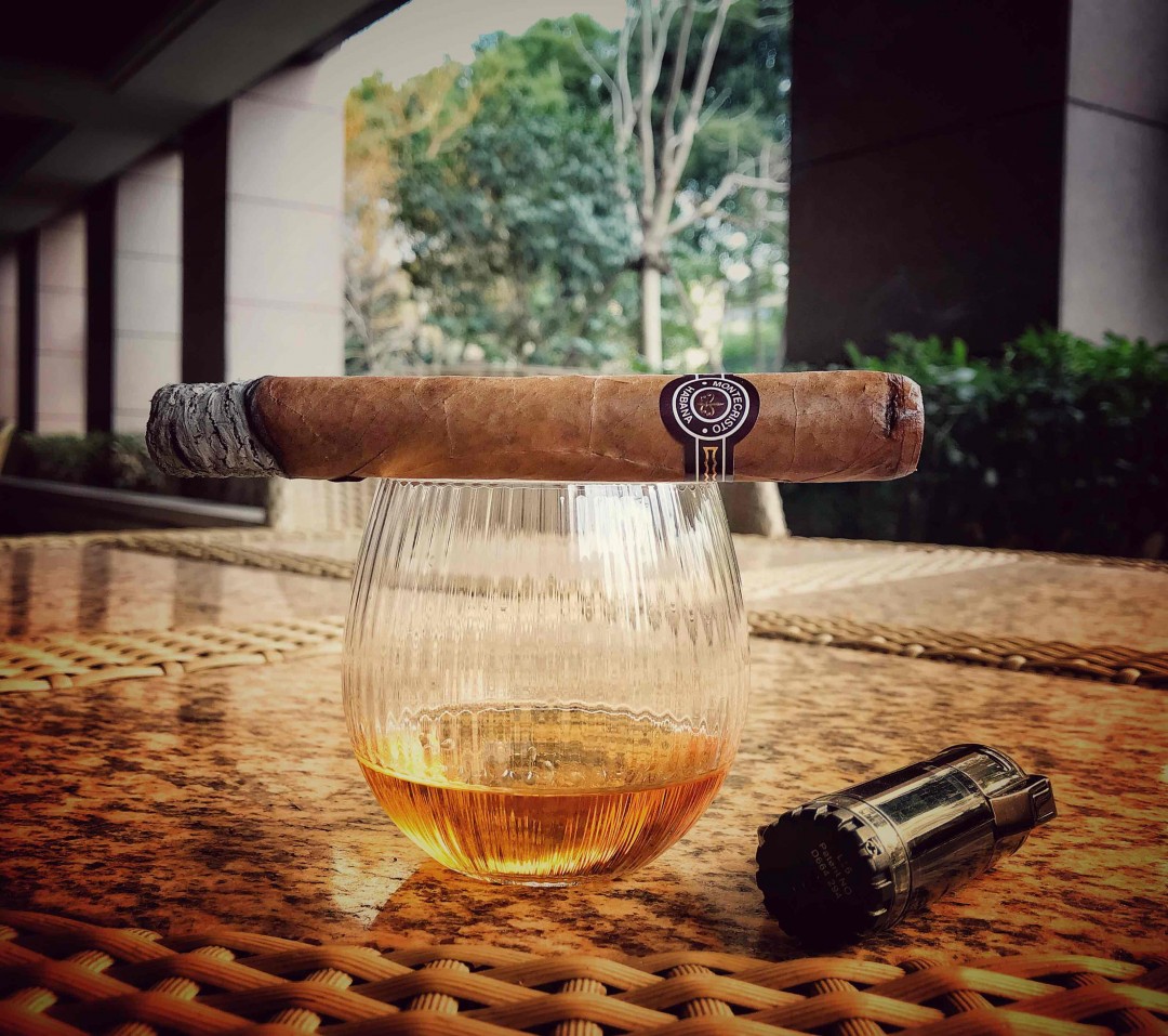 MDE是握持手感最好的尺寸& Laphroaig Quarter Cask