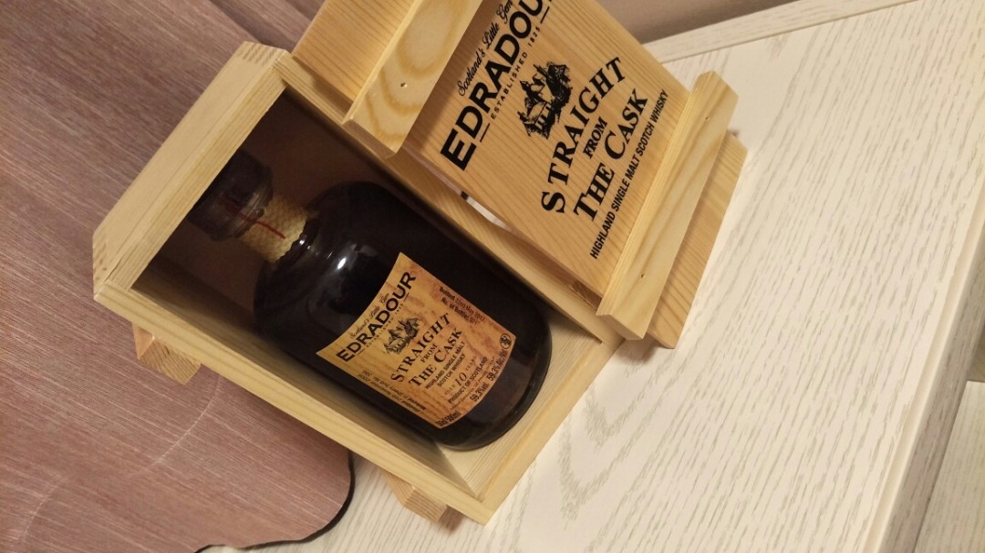 第一轮没赶上被秒完，第二轮赶紧入手！木盒子很精美，整体很不错！