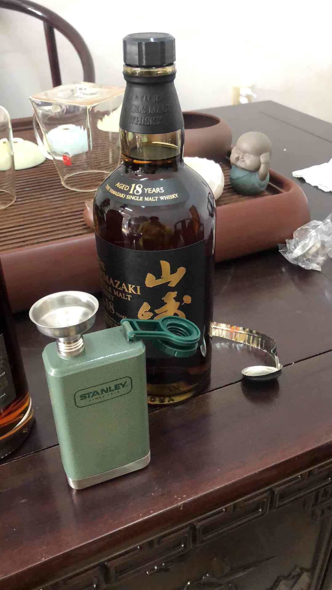 今天开酒开的爽，一下开了三瓶，新买的酒壶不错。三种大小配杯子套装。可以带出去浪了。哈哈<img src='https://sdata.whiskyworm.com/xcxpics/emoji_83.png' class='emoji' /><img src='https://sdata.whiskyworm.com/xcxpics/emoji_83.png' class='emoji' /><img src='https://sdata.whiskyworm.com/xcxpics/emoji_83.png' class='emoji' />喜欢的兄弟自己淘宝搜。