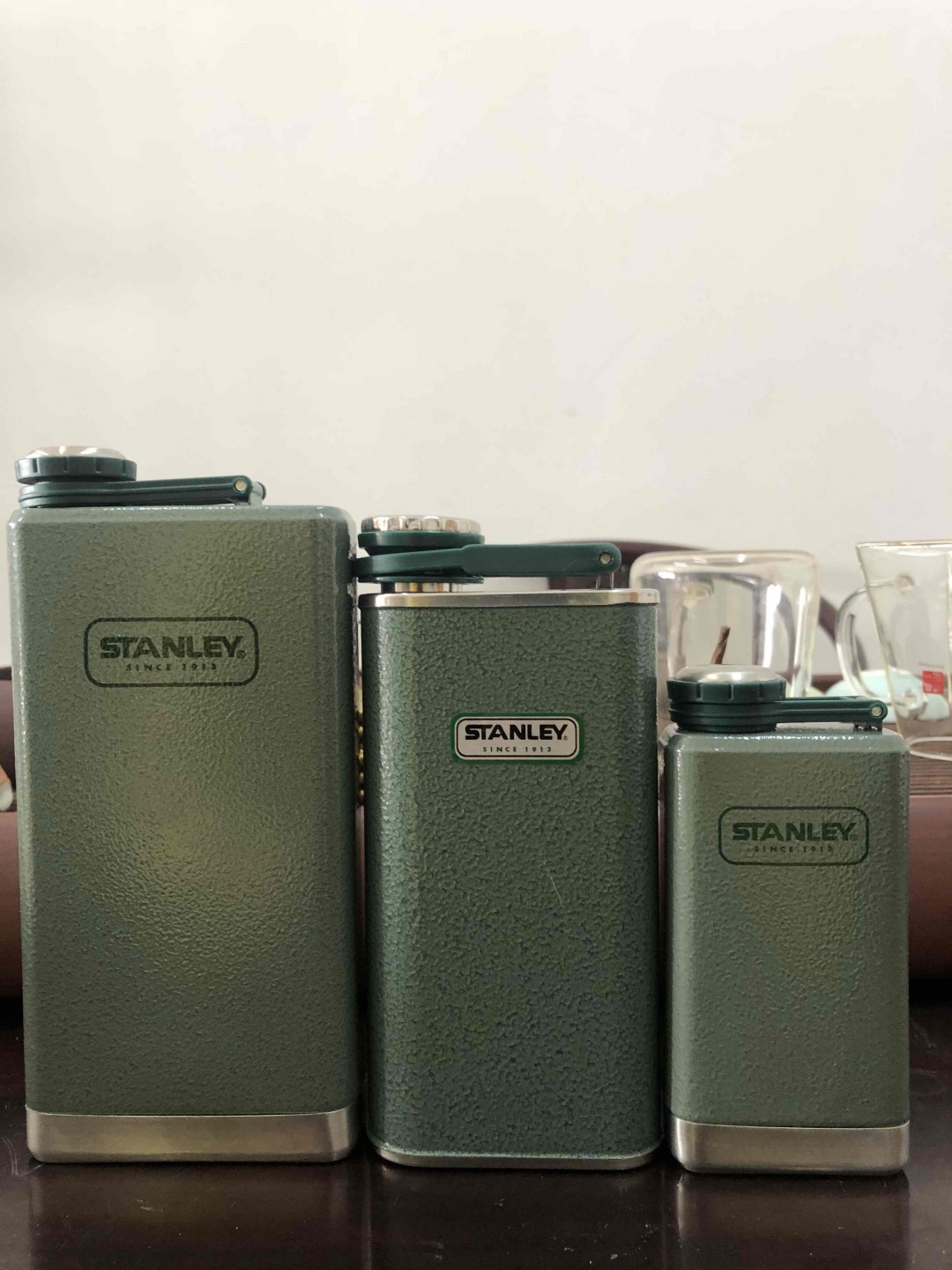 今天开酒开的爽，一下开了三瓶，新买的酒壶不错。三种大小配杯子套装。可以带出去浪了。哈哈<img src='https://sdata.whiskyworm.com/xcxpics/emoji_83.png' class='emoji' /><img src='https://sdata.whiskyworm.com/xcxpics/emoji_83.png' class='emoji' /><img src='https://sdata.whiskyworm.com/xcxpics/emoji_83.png' class='emoji' />喜欢的兄弟自己淘宝搜。