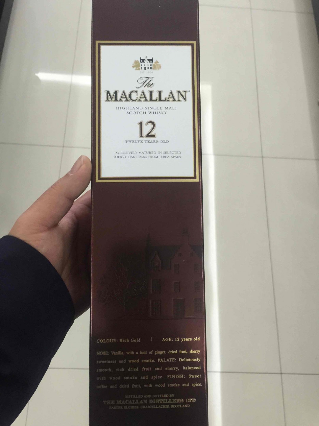 入手第一支M12，不知道味道如何！怎么没有灌装日期的呀？