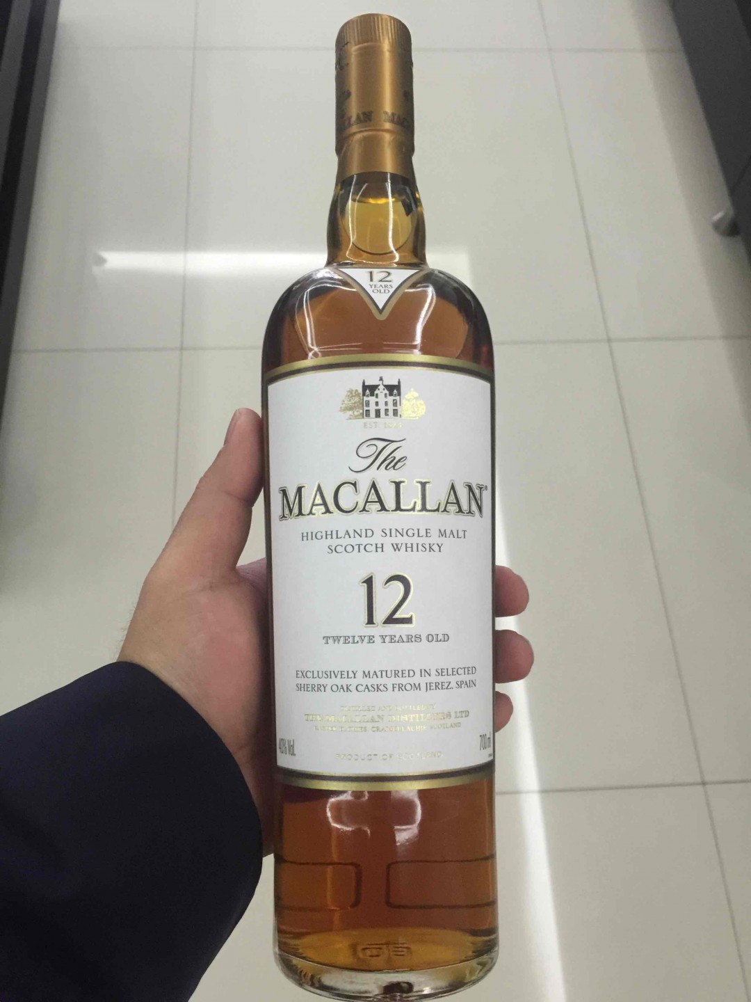 入手第一支M12，不知道味道如何！怎么没有灌装日期的呀？
