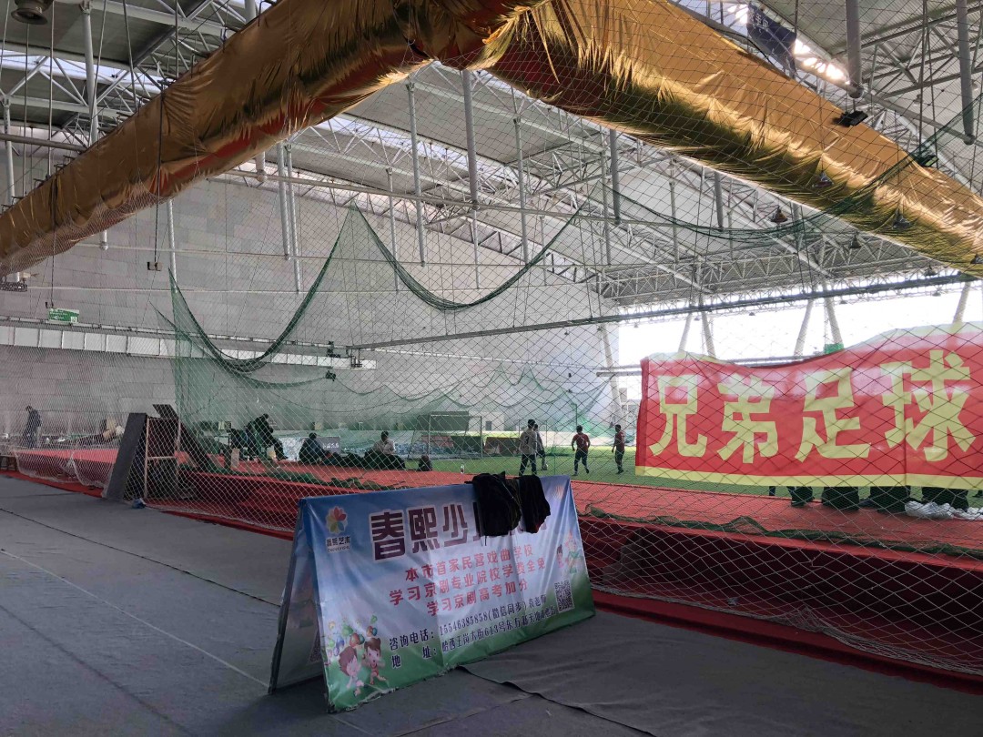 踢完球 一会回家喝酒