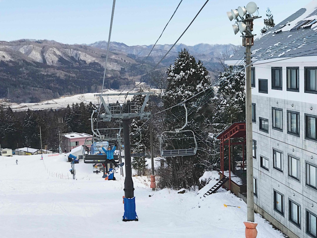 据说魔都下雪了，还好我在长野雪更多～这瓶信州淘宝看到过，这里只卖100RMB不到，容易入口，酒体轻快，淡淡的苹果味和水果甜味，还是年轻。