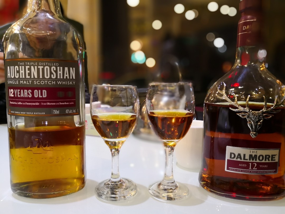 威士忌作证，上帝是爱我们的。