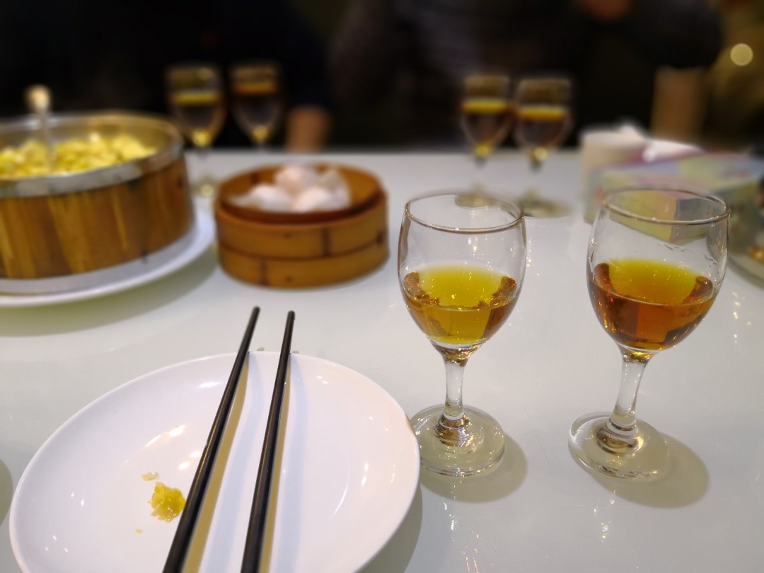 威士忌作证，上帝是爱我们的。