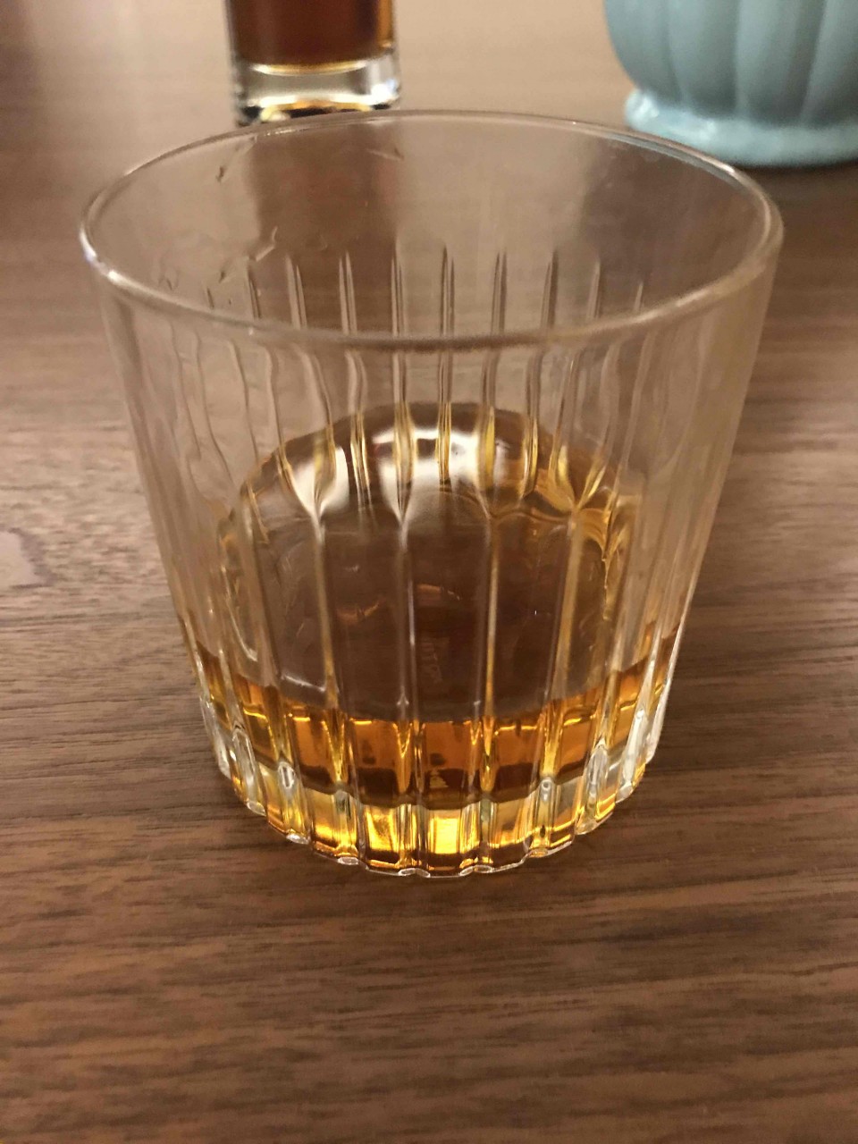 纯饮是深琥珀色