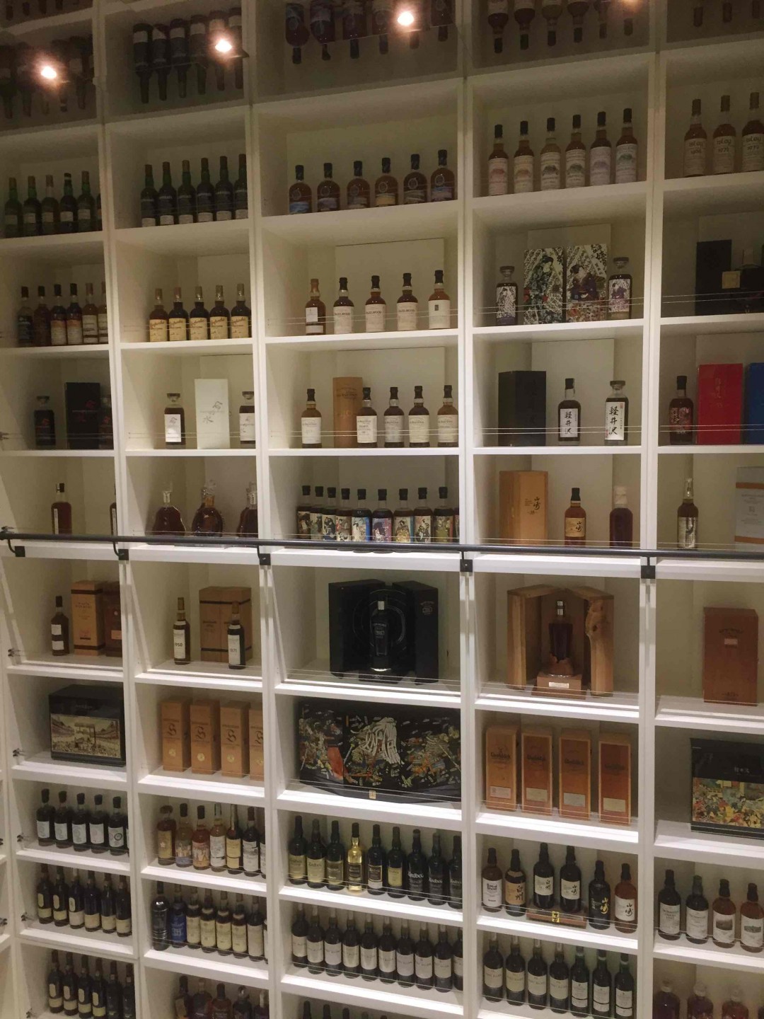 驚人的酒藏 是的，是店家也是店主人的珍藏