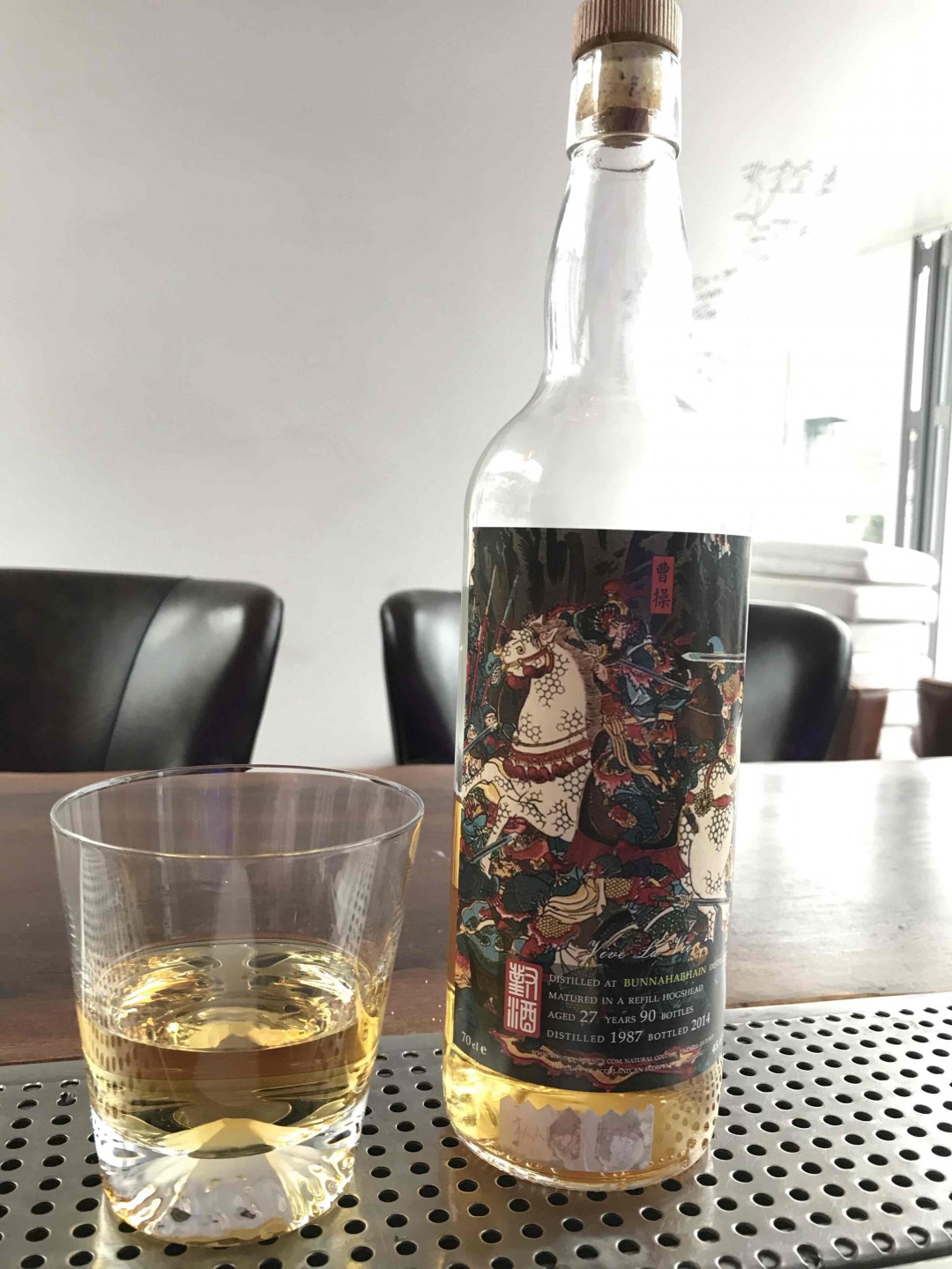 轻井沢 曹操！布纳哈本原酒！微微的泥煤与海洋的味道！厚重感很强！