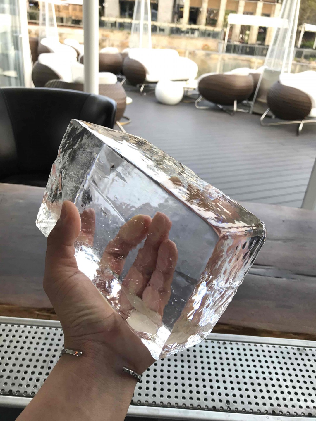 轻井沢 曹操！布纳哈本原酒！微微的泥煤与海洋的味道！厚重感很强！