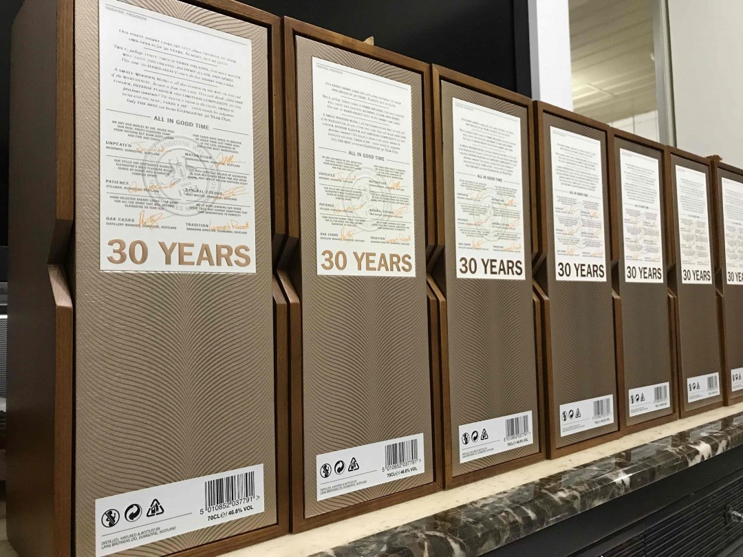 哥尼30的质感真的没话说，性价比也非高，对于同样是黄金大麦的M牌来说，哥尼30真的很值得拥有。 酒厂对于30年的包装设计很给力， 酒精度46.8也有诚意。 拿到手后才知感受。分享给各位