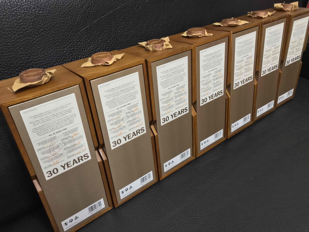 哥尼30的质感真的没话说，性价比也非高，对于同样是黄金大麦的M牌来说，哥尼30真的很值得拥有。 酒厂对于30年的包装设计很给力， 酒精度46.8也有诚意。 拿到手后才知感受。分享给各位