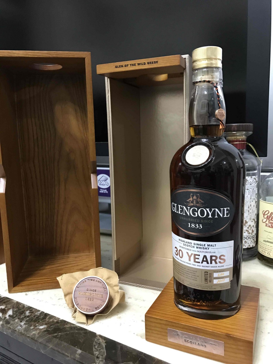 哥尼30的质感真的没话说，性价比也非高，对于同样是黄金大麦的M牌来说，哥尼30真的很值得拥有。 酒厂对于30年的包装设计很给力， 酒精度46.8也有诚意。 拿到手后才知感受。分享给各位