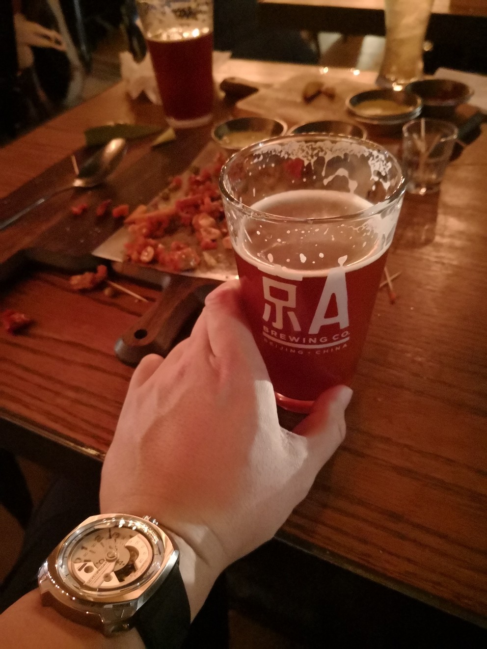 北京的冬天，去喝了杯啤酒。