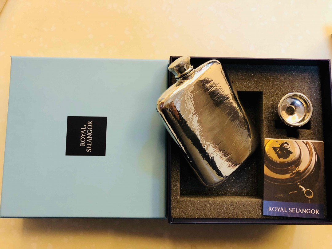 给自己装备个酒壶，吃肉喝酒方便！