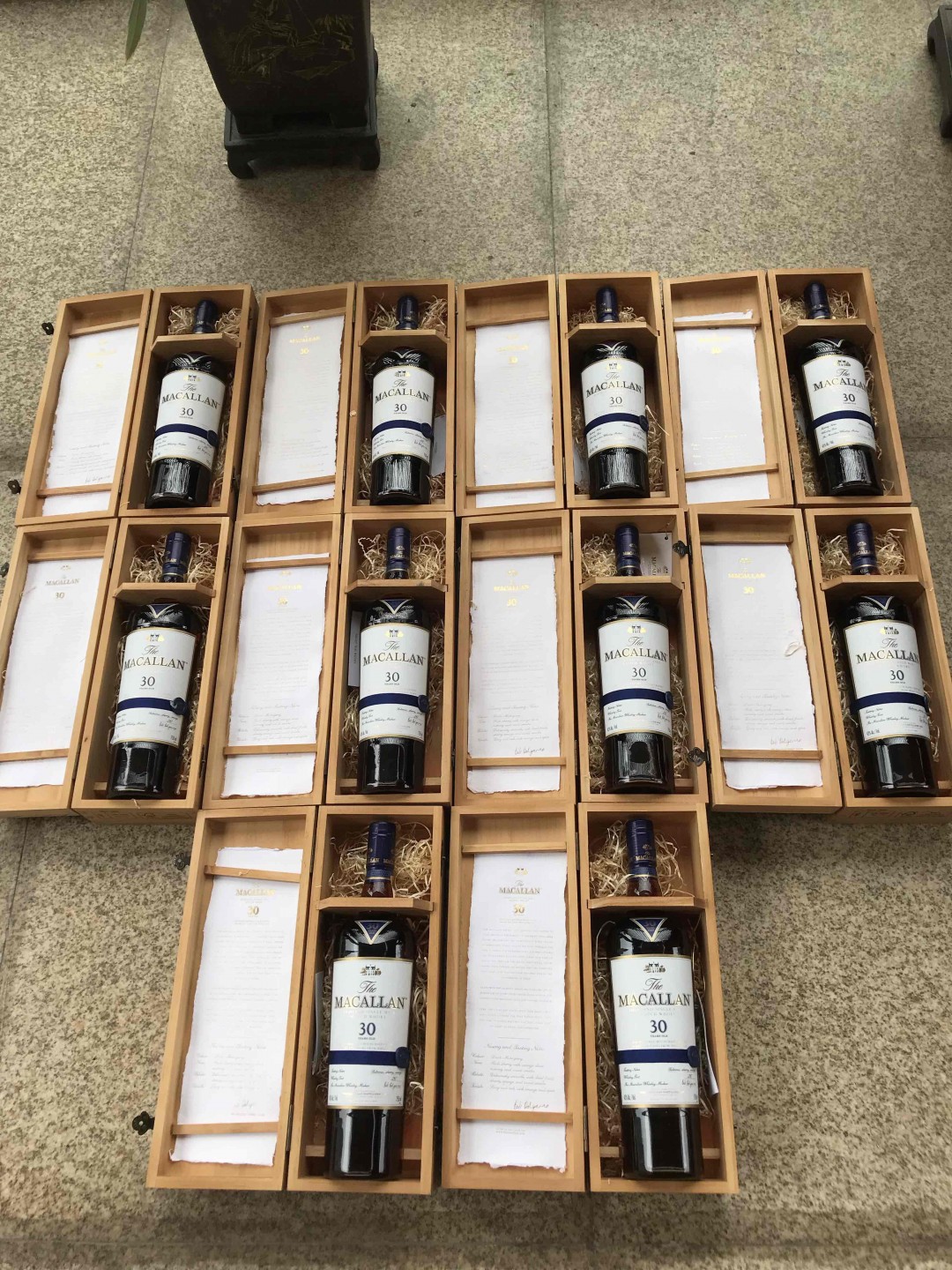 估计以后很难看到这样的队伍，拍张留念<img src='https://sdata.whiskyworm.com/xcxpics/emoji_7.png' class='emoji' />