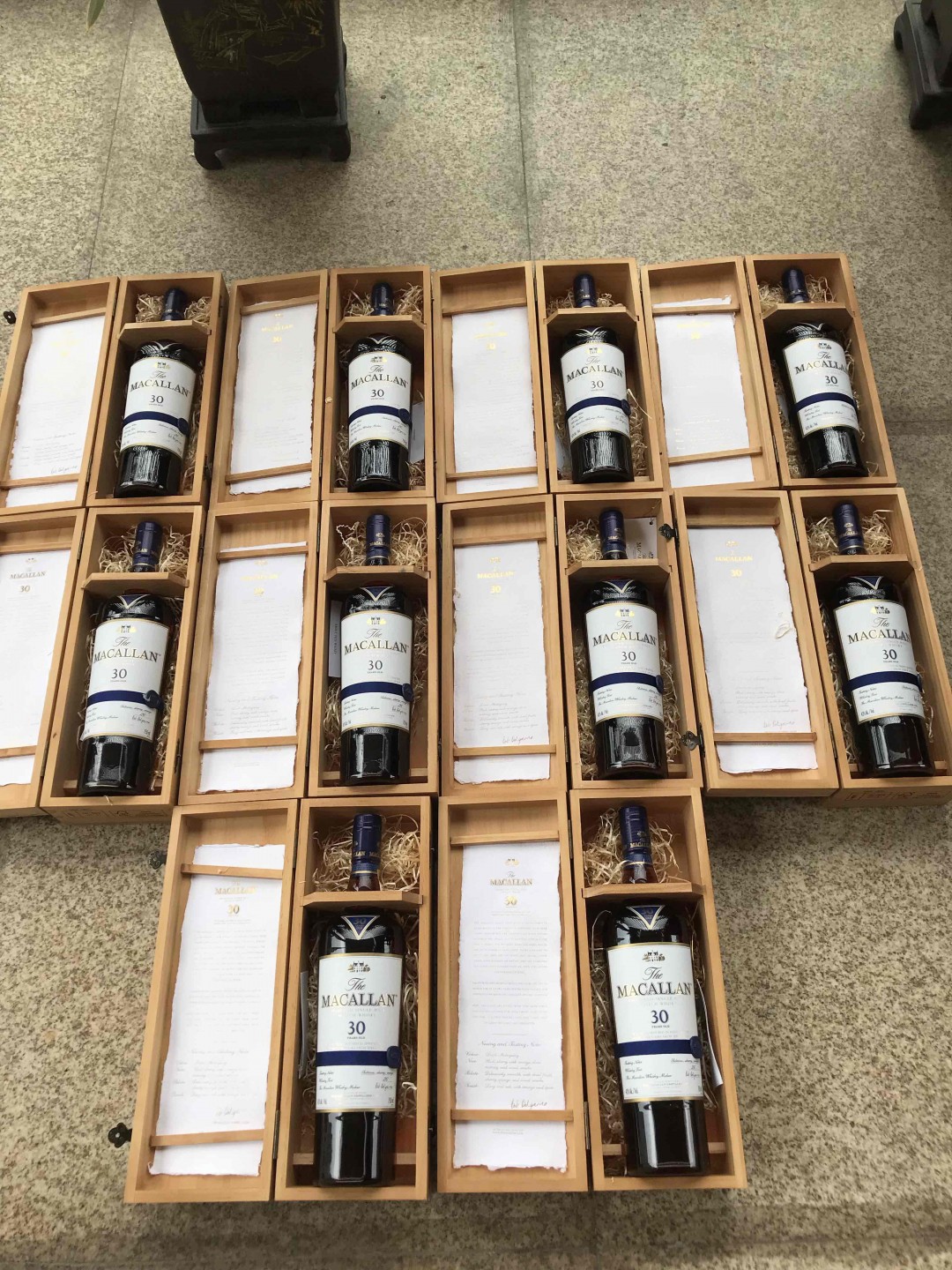 估计以后很难看到这样的队伍，拍张留念<img src='https://sdata.whiskyworm.com/xcxpics/emoji_7.png' class='emoji' />