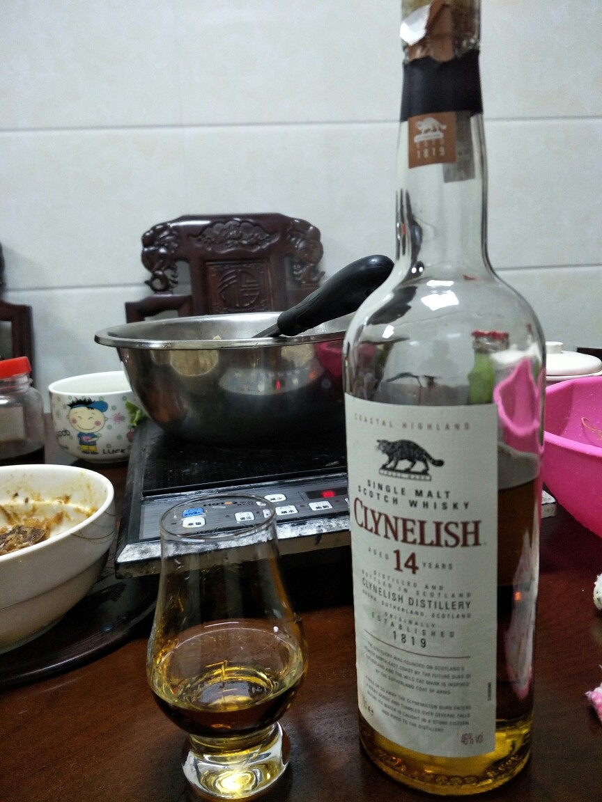 中年男人不易 养家糊口 还得节约口粮😭