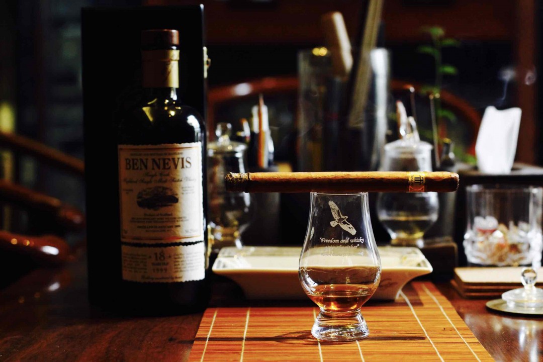 不由自主地贪杯