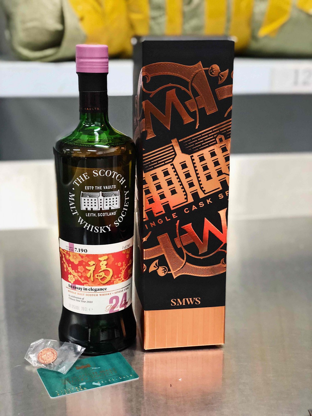 协会的酒因为正规渠道行货，价格不美。酒还是真的选得不错。虽然喝不到广告里的那么多味道，明显的橙，苹果，巧克力，杏仁加上一些皮香确实酒如其名，优雅的散文