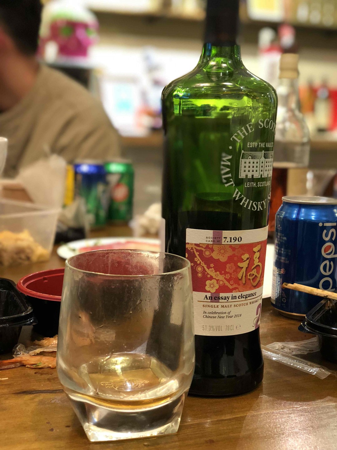 协会的酒因为正规渠道行货，价格不美。酒还是真的选得不错。虽然喝不到广告里的那么多味道，明显的橙，苹果，巧克力，杏仁加上一些皮香确实酒如其名，优雅的散文