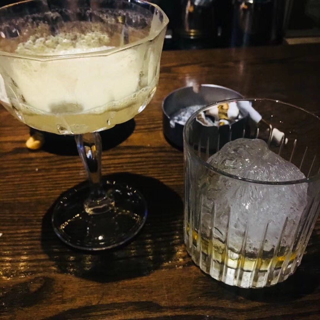 不专心的女孩子，单饮间隙