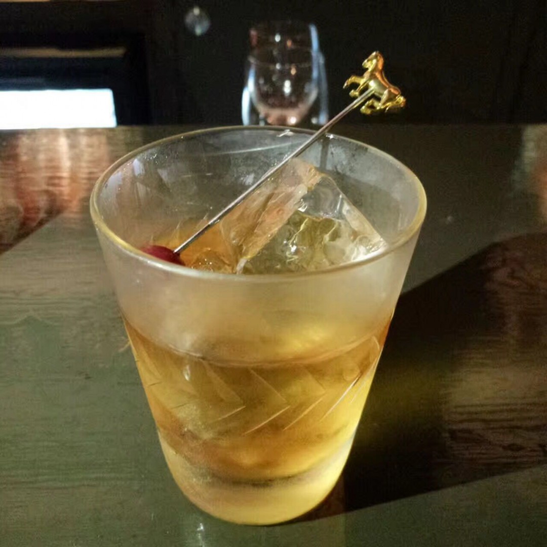 不专心的女孩子，单饮间隙