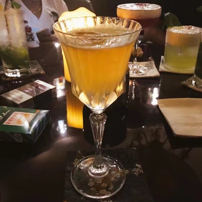 不专心的女孩子，单饮间隙