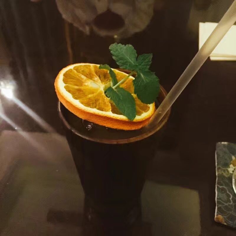 不专心的女孩子，单饮间隙