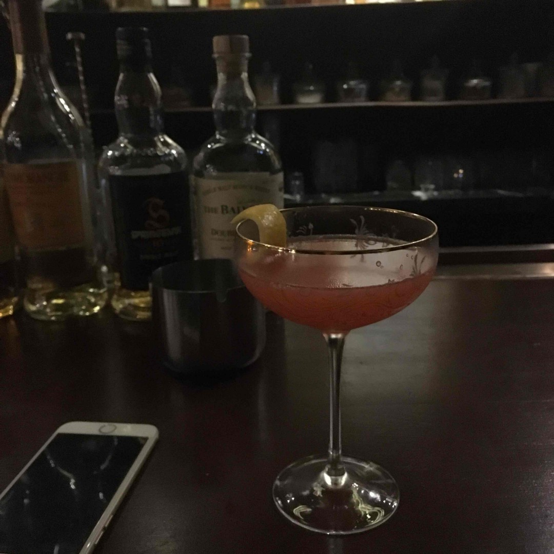 不专心的女孩子，单饮间隙