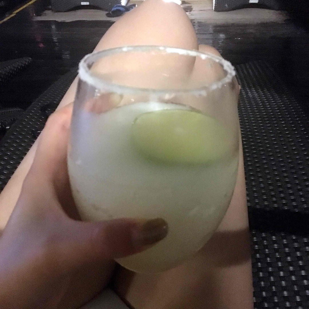 不专心的女孩子，单饮间隙