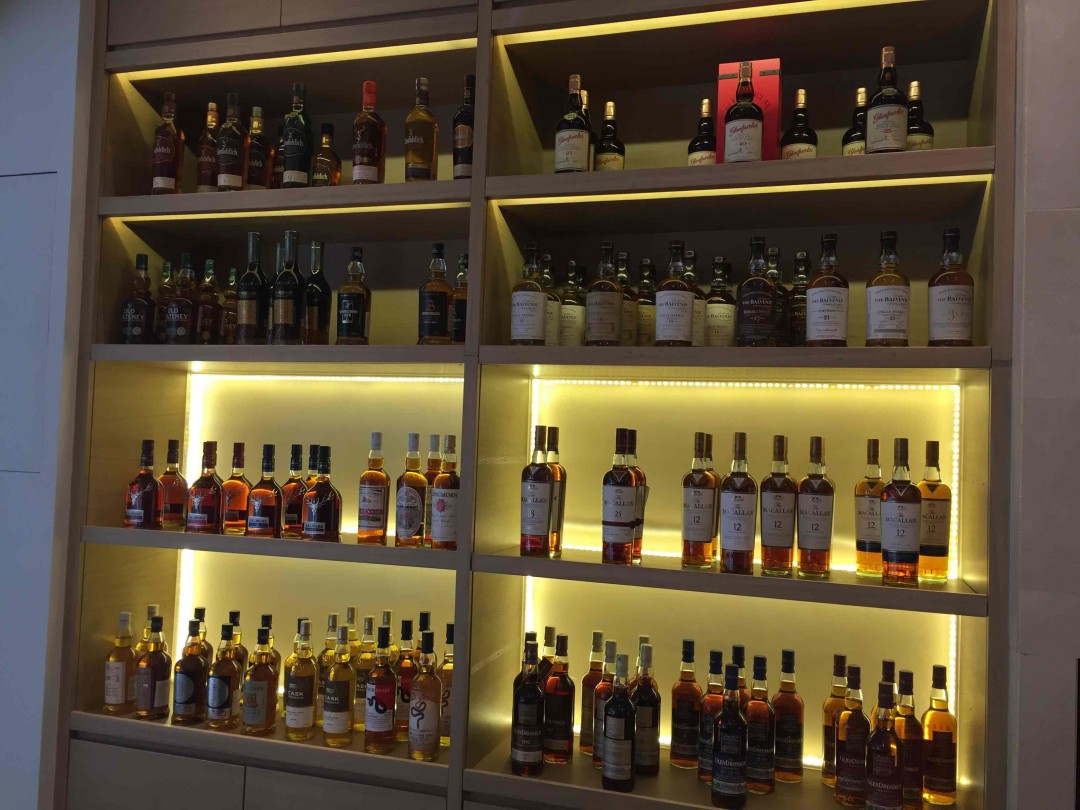 深圳左巷右巷威士忌酒庄祝大家新年快乐🎉