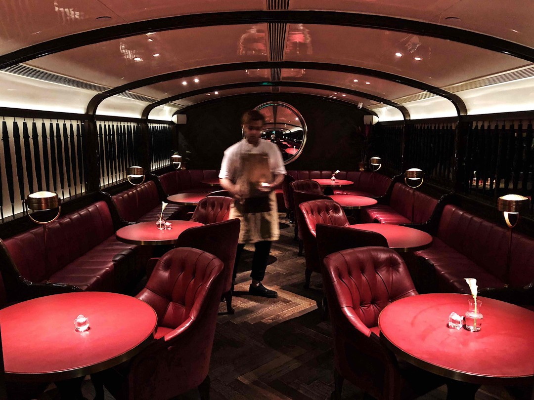 国内的吧从感觉上来说终究不如香港～