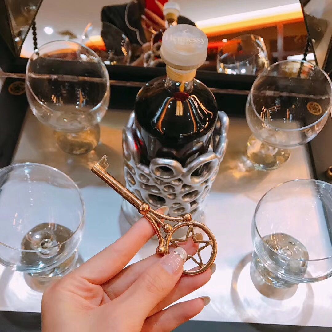 纳海老酒收藏馆祝大家新年快乐，阖家欢乐