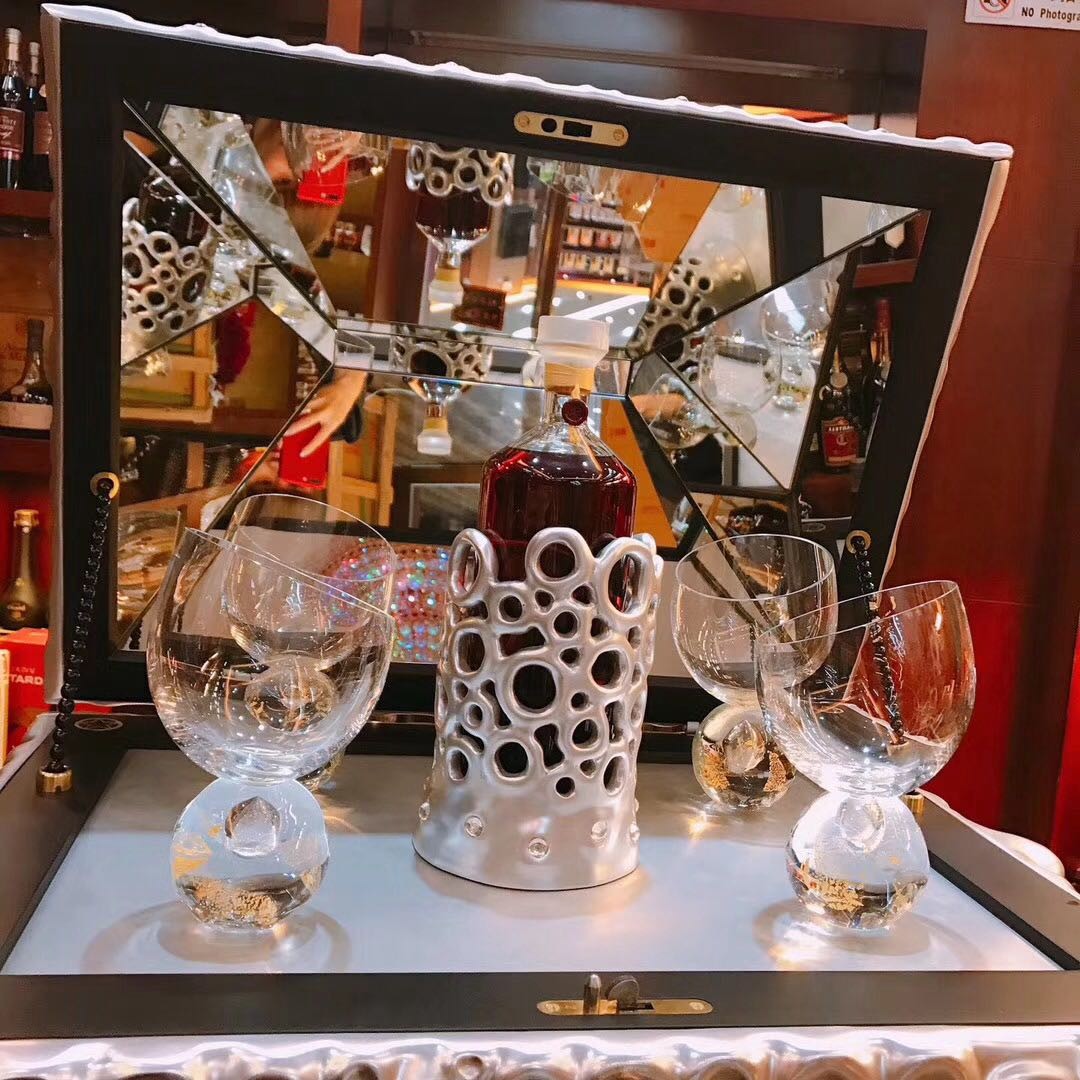 纳海老酒收藏馆祝大家新年快乐，阖家欢乐