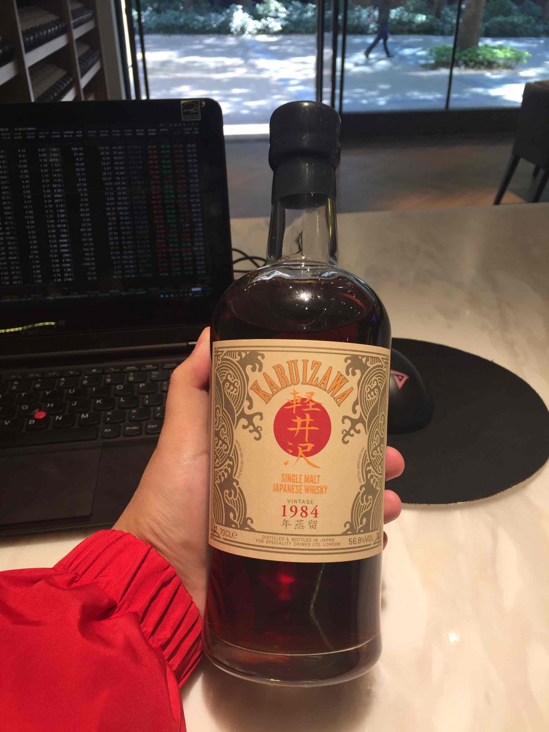 过年了请允许我炫一下，满满一柜子轻井沢，年后到一批300万的轻井沢，200支左右。