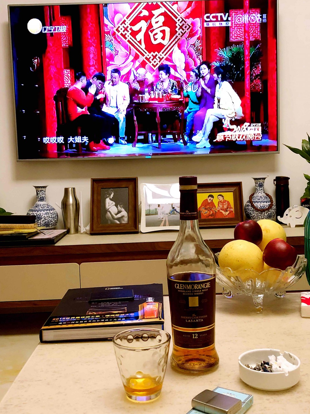 看看电视喝喝酒