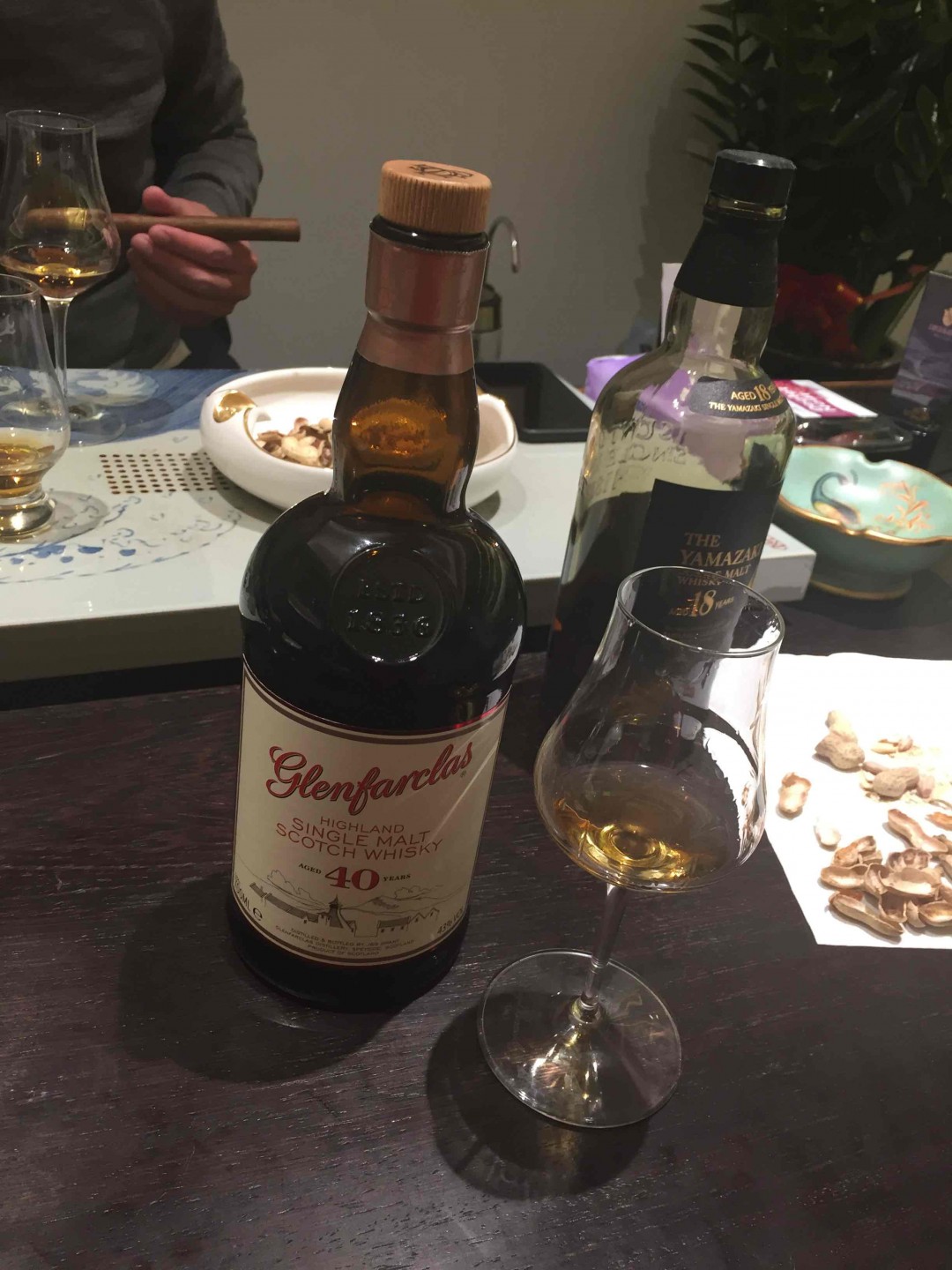 忍不住又开了一瓶花格40年，入坑太深，喝上去就下不来了<img src='https://sdata.whiskyworm.com/xcxpics/emoji_21.png' class='emoji' />