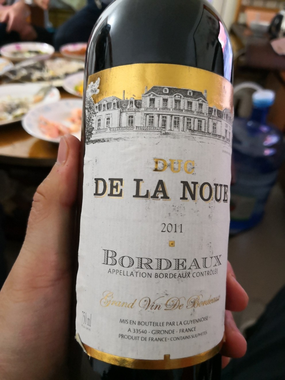 过节都喝过期酒。