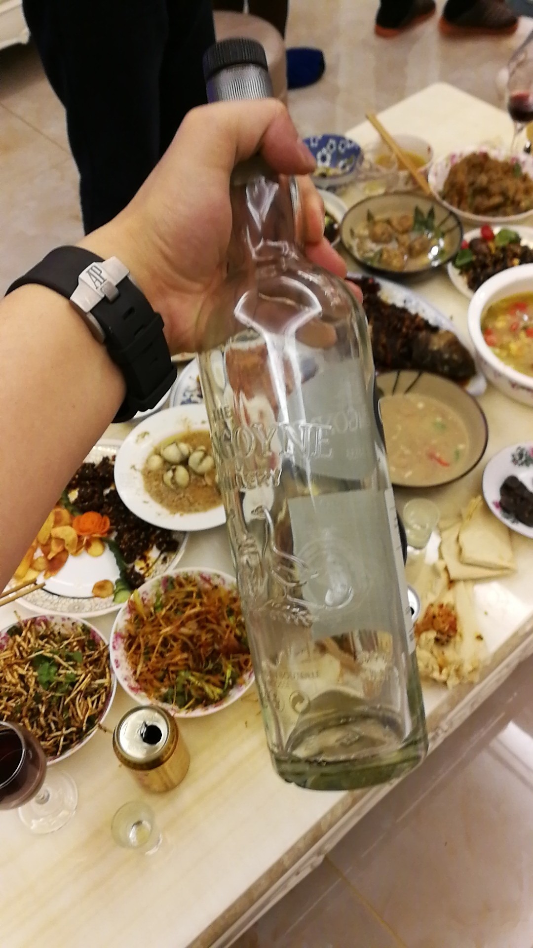 祝大家新年快乐 狗年大吉 多喝好酒多读好书