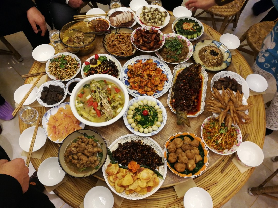 祝大家新年快乐 狗年大吉 多喝好酒多读好书